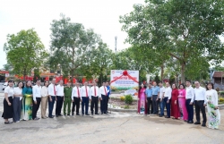 Gắn biển “Vườn hoa tuổi trẻ xanh” chào mừng thành công Đại hội Đảng bộ phường Yên Nghĩa