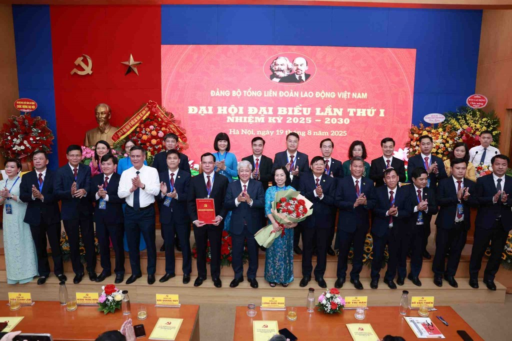 Xây dựng Đảng bộ Tổng Liên đoàn Lao động Việt Nam trong sạch, vững mạnh toàn diện