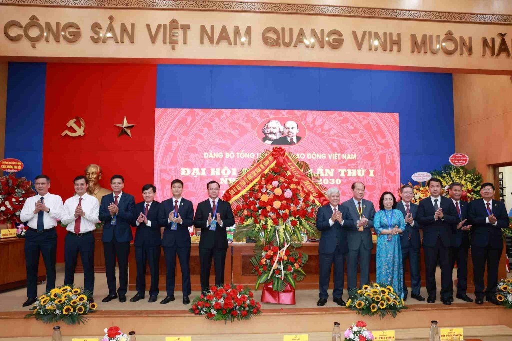Xây dựng Đảng bộ Tổng Liên đoàn Lao động Việt Nam trong sạch, vững mạnh toàn diện