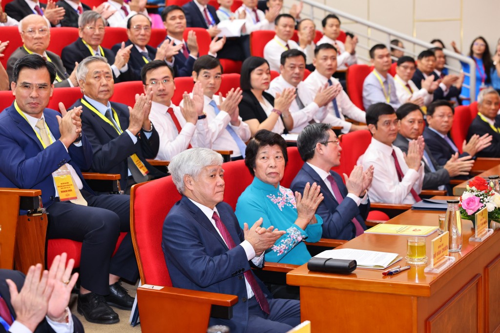 Xây dựng Đảng bộ Tổng Liên đoàn Lao động Việt Nam trong sạch, vững mạnh toàn diện