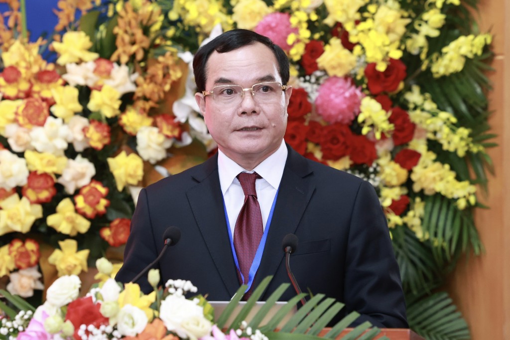 Xây dựng Đảng bộ Tổng Liên đoàn Lao động Việt Nam trong sạch, vững mạnh toàn diện