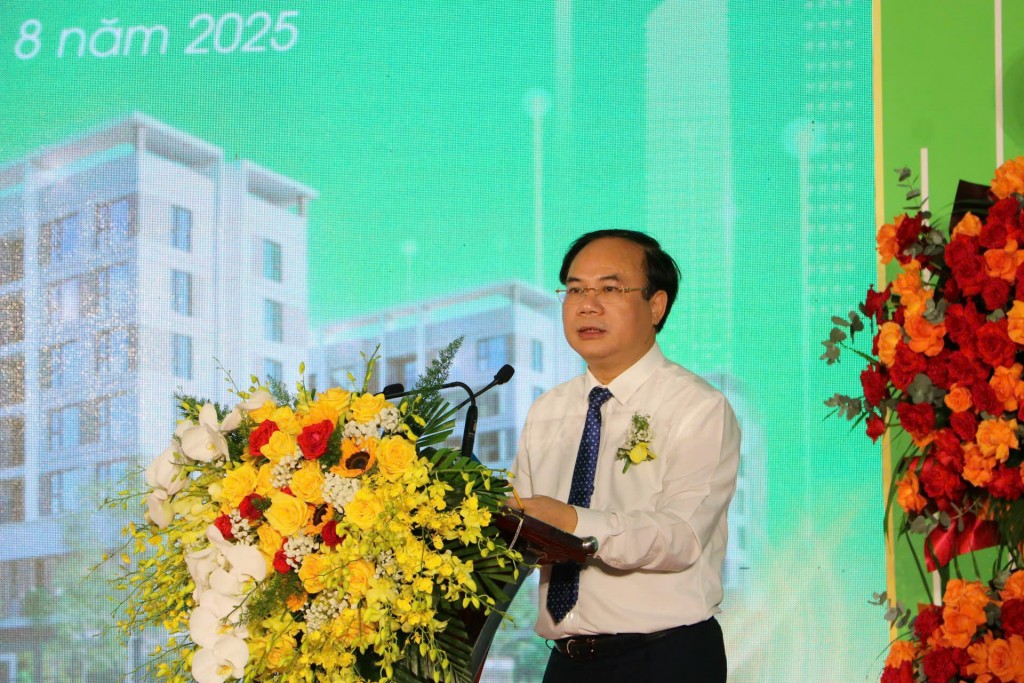 Thứ trưởng Bộ Xây dựng Nguyễn Văn Sinh phát biểu tại lễ khởi công.