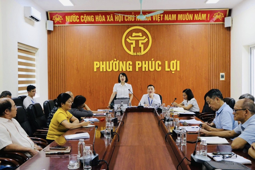 Đ/c Nguyễn Thị Thanh Hằng - PBT, Chủ tịch UBND phường phát biểu tại hội nghị
