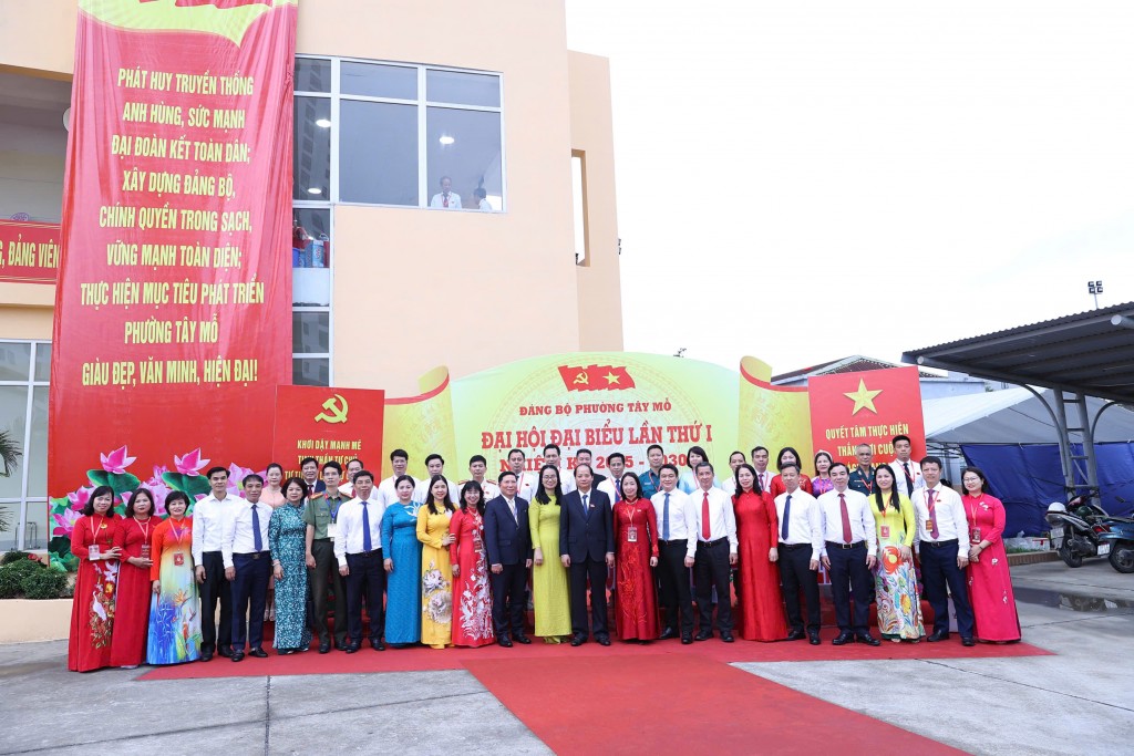 Các đại biểu chụp ảnh lưu niệm tại Đại hội