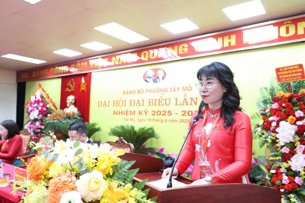 Đồng chí Đỗ Thị Thuý Hà - Phó Bí thư Thường trực Đảng ủy công bố quyết định chỉ định BCH Đảng bộ nhiệm kỳ 2025 – 2030