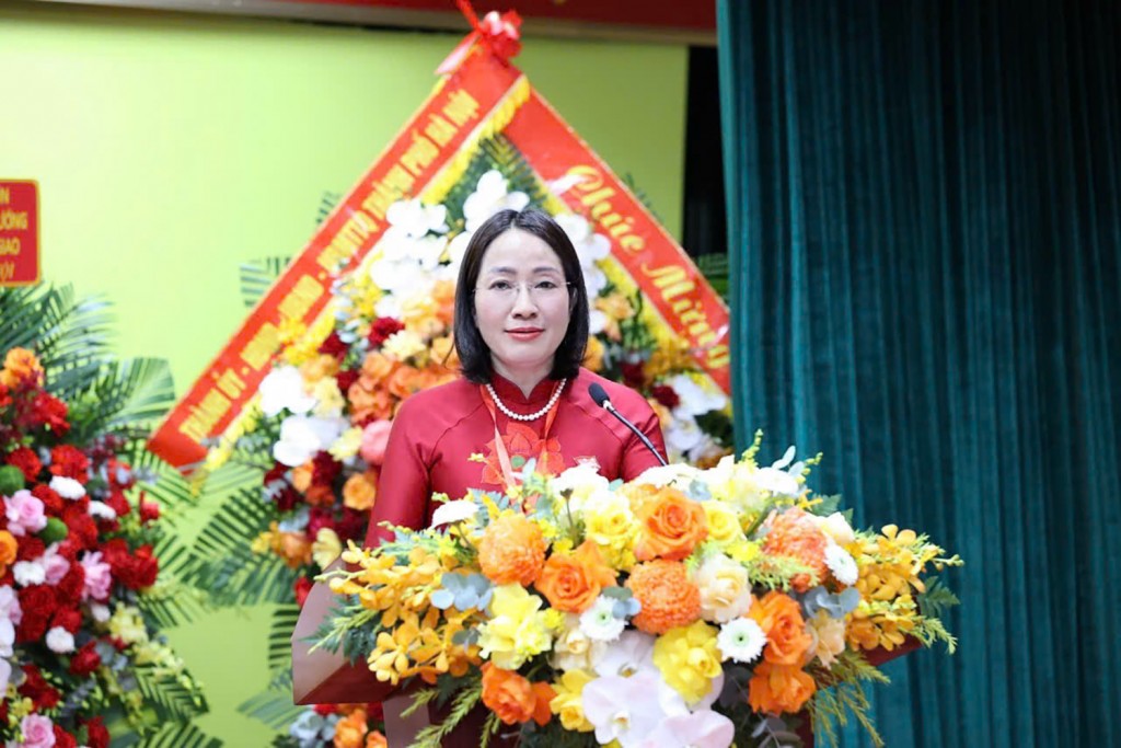Đồng chí Hoàng Thị Thuý Hằng Bí thư Đảng ủy, Chủ tịch HĐND phường Tây Mỗ phát biểu khai mạc Đại hội