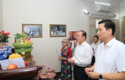 Lãnh đạo TP Hà Nội thăm gia đình đồng chí Nguyễn Khang