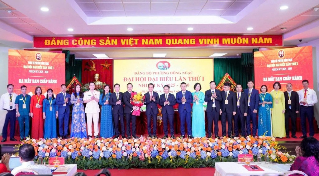Đồng chí Ngô Văn Nam: Bí thư Đảng ủy-Chủ tịch HĐND phường phát biểu  khai mạc Đại hội