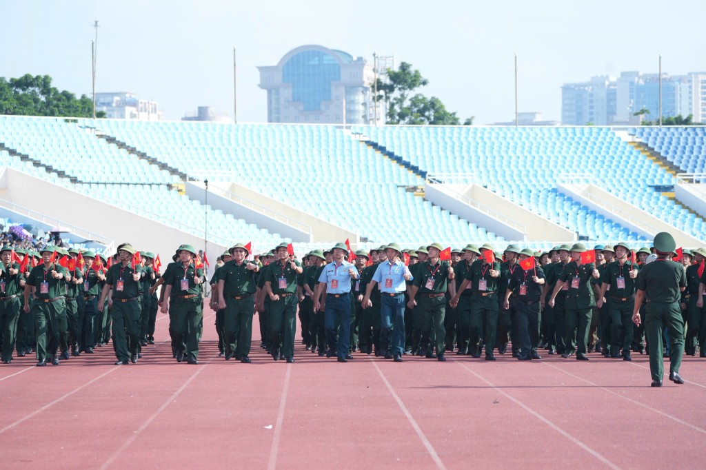 Đồng chí Trần Sỹ Thanh động viên khối diễu hành kỷ niệm A80