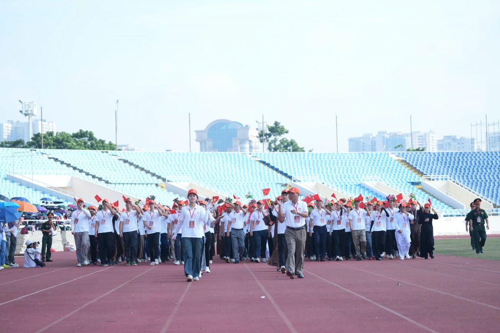 Đồng chí Trần Sỹ Thanh động viên khối diễu hành kỷ niệm A80