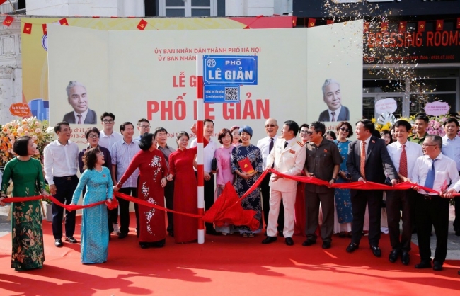 Hà Nội: Gắn biển tên phố Lê Giản và phố Bạch Thành Phong