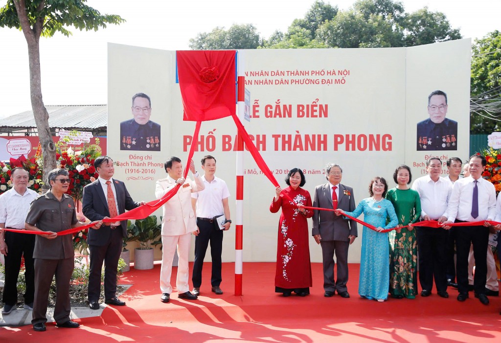 Hà Nội: Gắn biển tên phố Lê Giản và phố Bạch Thành Phong