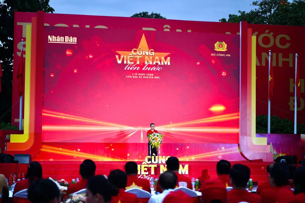Lê Quốc Minh – Ủy viên Trung ương Đảng, Tổng Biên tập Báo Nhân Dân, Phó Trưởng Ban Tuyên giáo và Dân vận Trung ương, Chủ tịch Hội Nhà báo Việt Nam phát biểu tại chương trình
