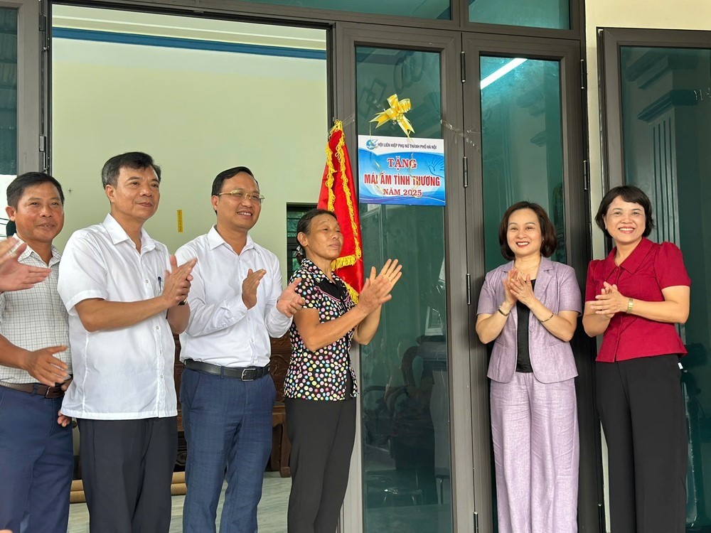 Những mái ấp tình thương trao tặng phụ nữ nghèo