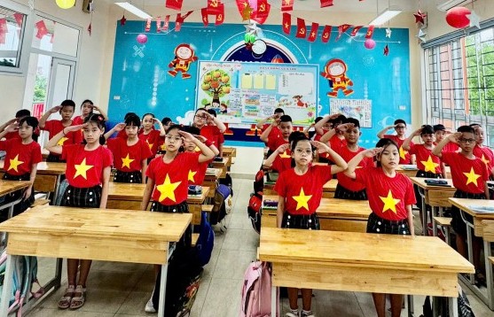 Học sinh Thủ đô háo hức, xúc động mừng ngày hội non sông