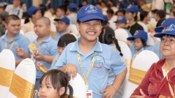 3.000 nụ cười ở Đầm Sen và niềm vui của những em bé nghèo