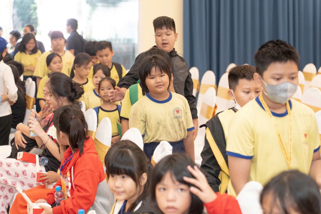 Ngày hội ấm áp – khi tình yêu thương của cộng đồng lan tỏa đến 3.000 trẻ em nghèo.