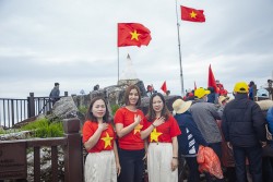 Từ xem diễu binh Thủ đô Hà Nội tới mùa vàng Sa Pa