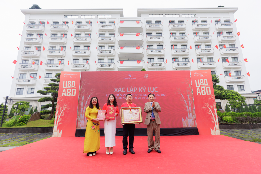 1.360 người cao tuổi hát Quốc ca tại Phương Đông Asahi xác lập kỷ lục Việt Nam