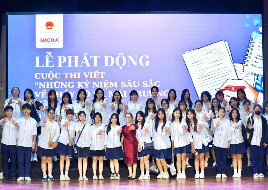Đông đảo học sinh tham dự Lễ phát động Cuộc thi.