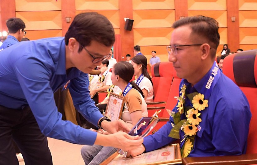 Tỏa sáng nghị lực Việt: 25 tấm gương vượt giới hạn chạm ước mơ