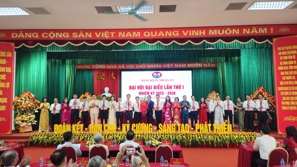 Phát huy tiềm năng, lợi thế xây dựng địa phương phát triển toàn diện, bền vững