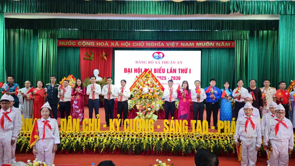 Phát huy tiềm năng, lợi thế xây dựng địa phương phát triển toàn diện, bền vững