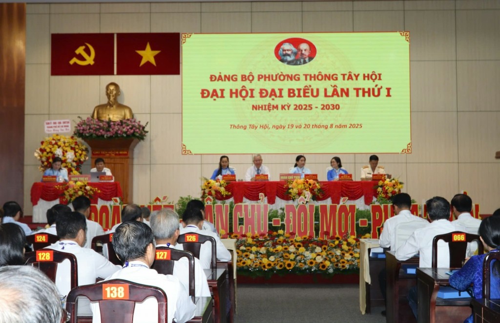 Quang cảnh đại hội