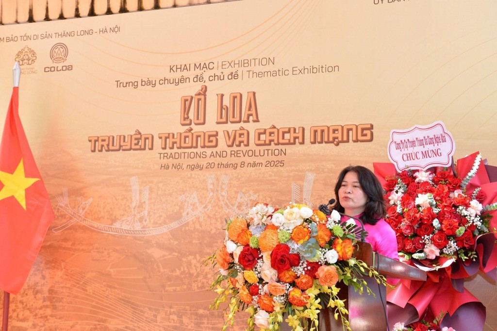 Bà Nguyễn Hồng Chi – Phó Giám đốc Trung tâm Bảo tồn di sản Thăng Long – Hà Nội phát biểu về ý nghĩa của trưng bày