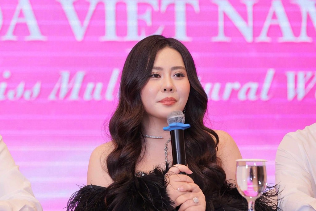 Hoa hậu Phan Kim Oanh - Trưởng Ban Tổ chức, Trưởng Ban Giám khảo cuộc thi
