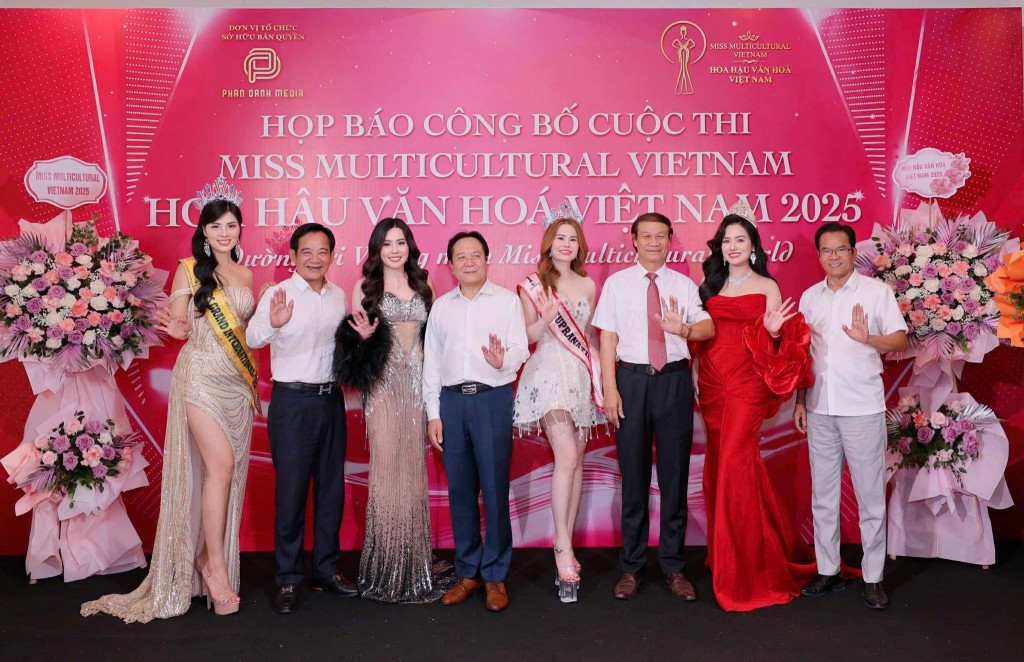 Cuộc thi quy tụ dàn Giám khảo là nghệ sĩ, Hoa hậu và người nổi tiếng