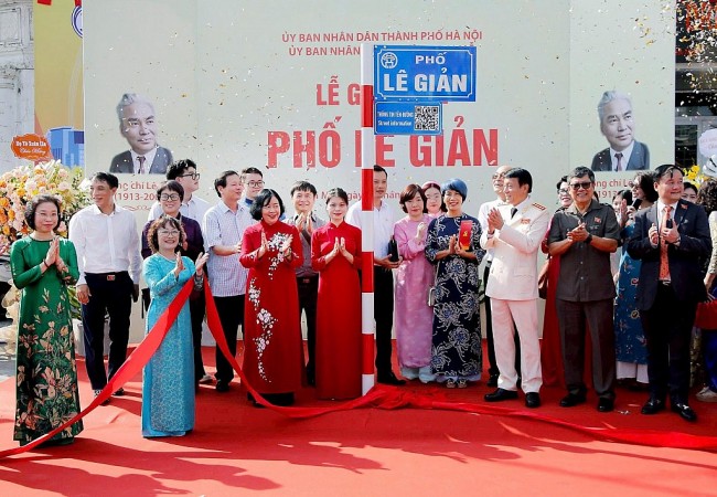 Hà Nội: Gắn biển tên phố Lê Giản và phố Bạch Thành Phong