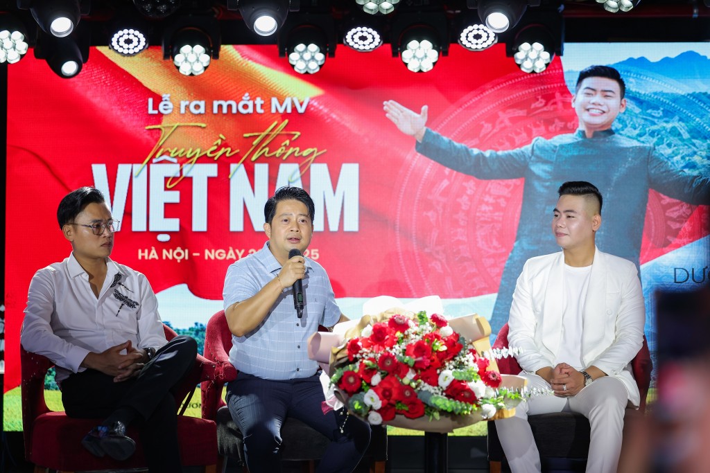 ca sĩ, giảng viên Đào Nguyên Vũ vui mừng vì sự tiến bộ của học trò