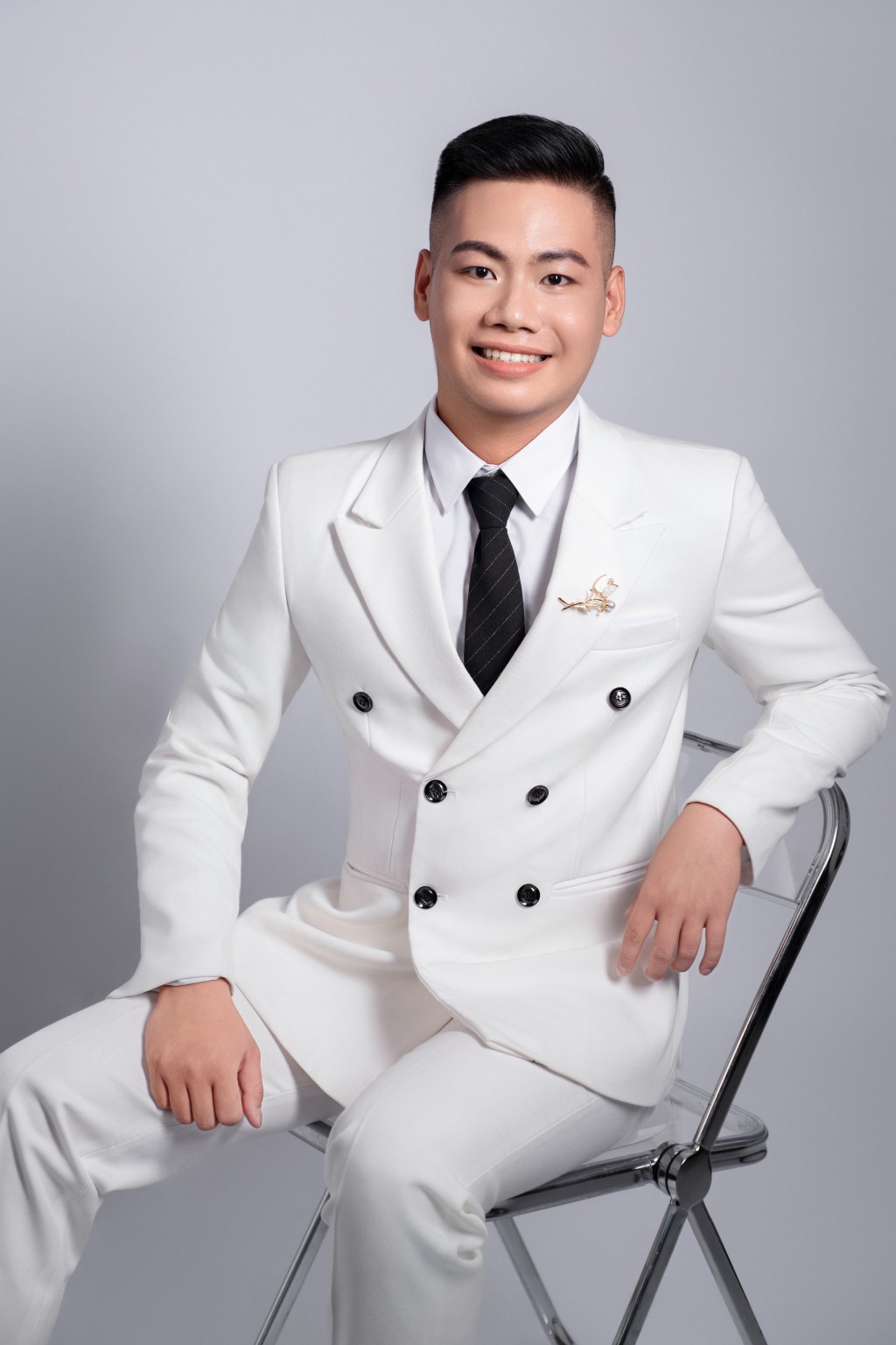 Ca sĩ 10X Dương Minh Quý đưa “Hịch tướng sĩ” vào MV đầu tay