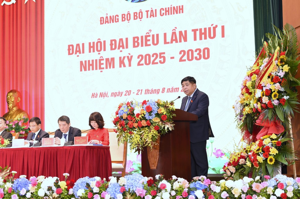 Phó Thủ tướng đánh giá cao và biểu dương tinh thần làm việc khẩn trương, bài bản, nghiêm túc của Đảng ủy Bộ Tài chính trong chuẩn bị và tổ chức Đại hội của các tổ chức Đảng trực thuộc, tiến tới Đại hội lần thứ I Đảng bộ Bộ Tài chính - Ảnh: VGP/Thu Sa