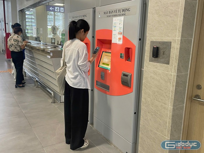 Hà Nội: Vé điện tử có nhiều tiện ích cho hành khách di chuyển bằng đường sắt đô thị