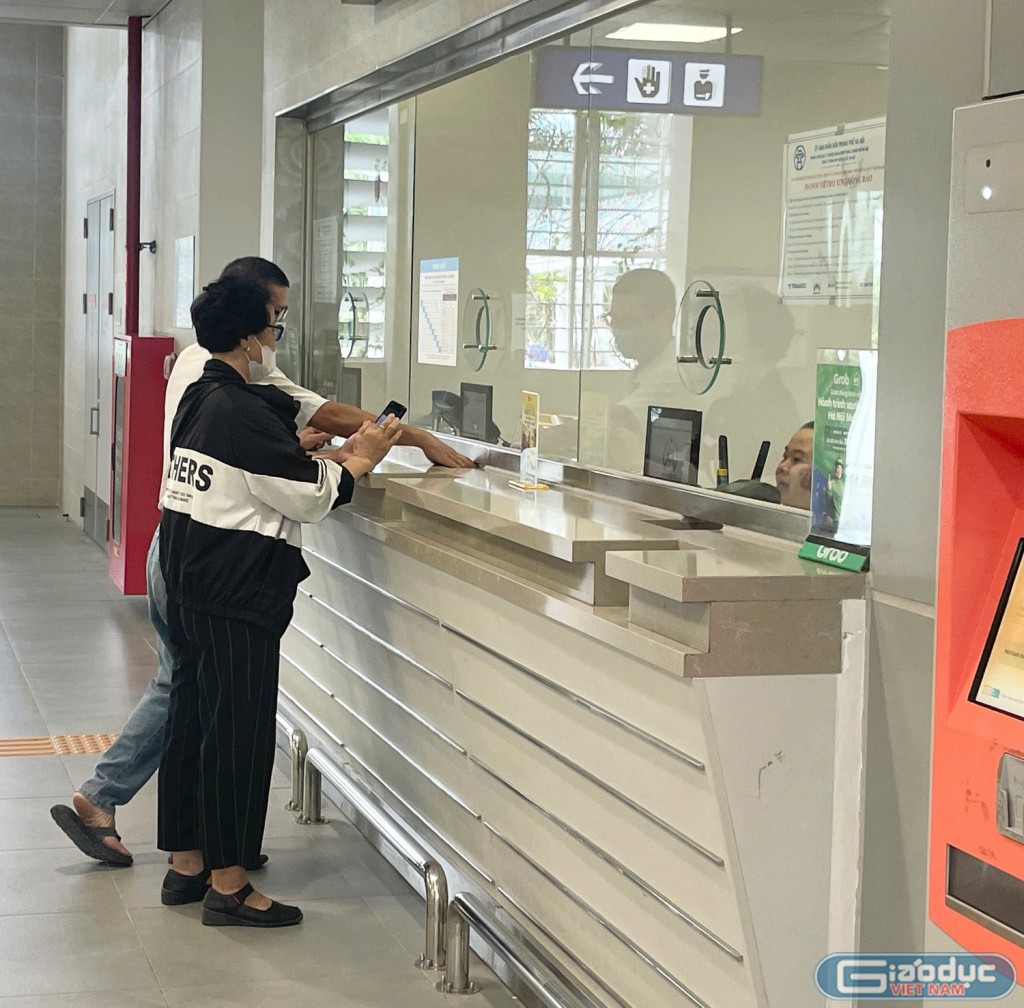 Hà Nội: Vé điện tử có nhiều tiện ích cho hành khách di chuyển bằng đường sắt đô thị