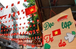 Đường phố Hà Nội trang hoàng rực rỡ cờ hoa chào mừng Quốc khánh