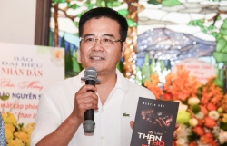 Viết ra để biết ơn và gửi gắm điều tử tế cho mai sau