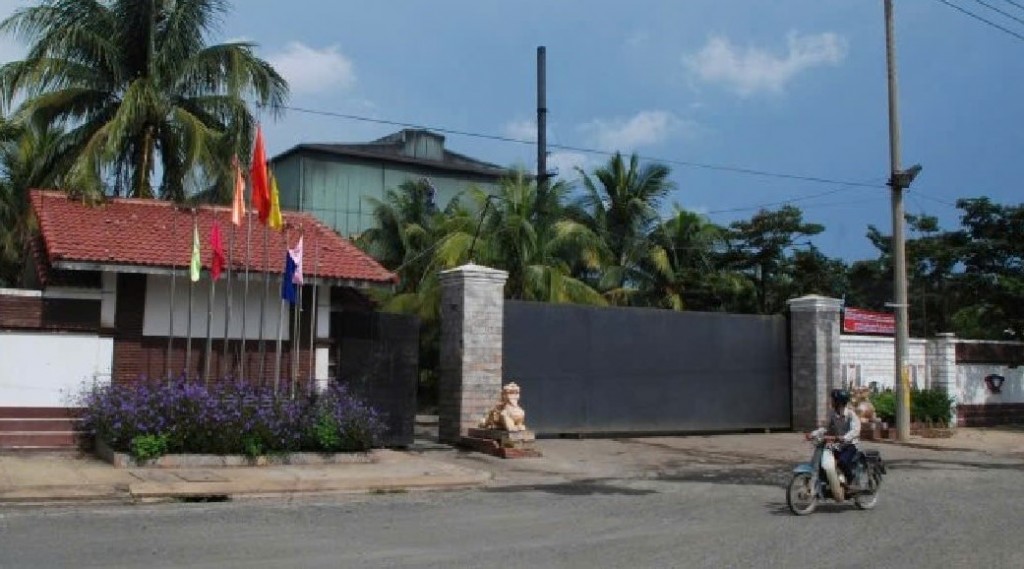Chỉ sau vài tháng đi vào hoạt động, Nhà máy thép Việt Pháp buộc phải đóng cửa, di dời dẫn đến thiệt hại nghiêm trong cho doanh nghiệp