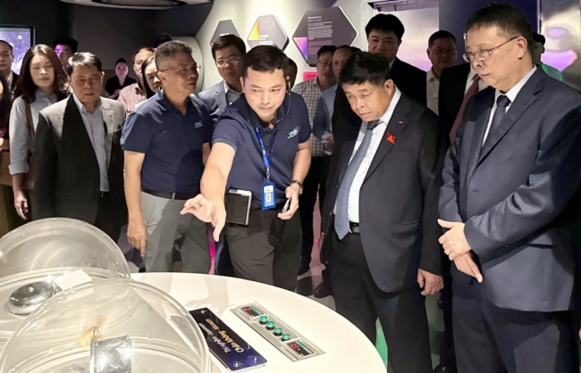 Phó Thủ tướng Nguyễn Chí Dũng dự lễ khai trương Bảo tàng Vũ trụ Việt Nam