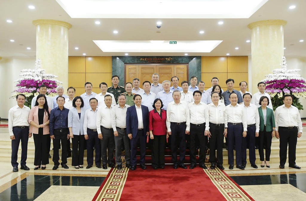 Tập thể Bộ Chính trị với Ban Thường vụ Thành ủy Hà Nội tại cuộc làm việc. Ảnh: Viết Thành