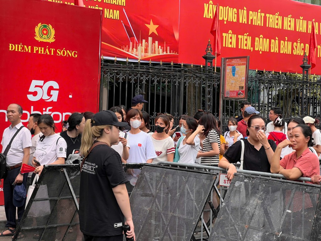 Vé concert Việt Nam trong tôi bị hét giá đến hàng triệu đồng/cặp