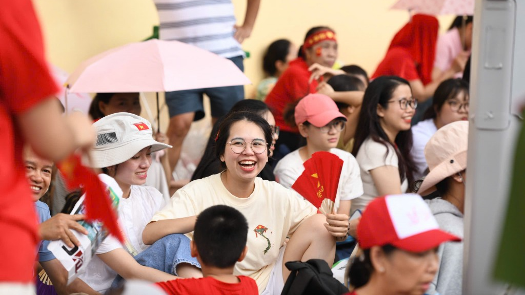 Ai cũng háo hức mong chờ đến  giây phút diễn ra chương trình 
