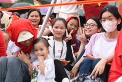 Bạn trẻ háo hức “săn” chỗ đẹp xem tổng hợp luyện diễu binh