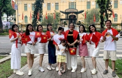 Cờ hoa rực rỡ, người Hà Nội náo nức hướng về ngày hội lớn