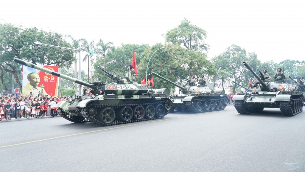 Dàn xe tăng, thiết giáp sẵn sàng cho lễ diễu binh, diễu hành