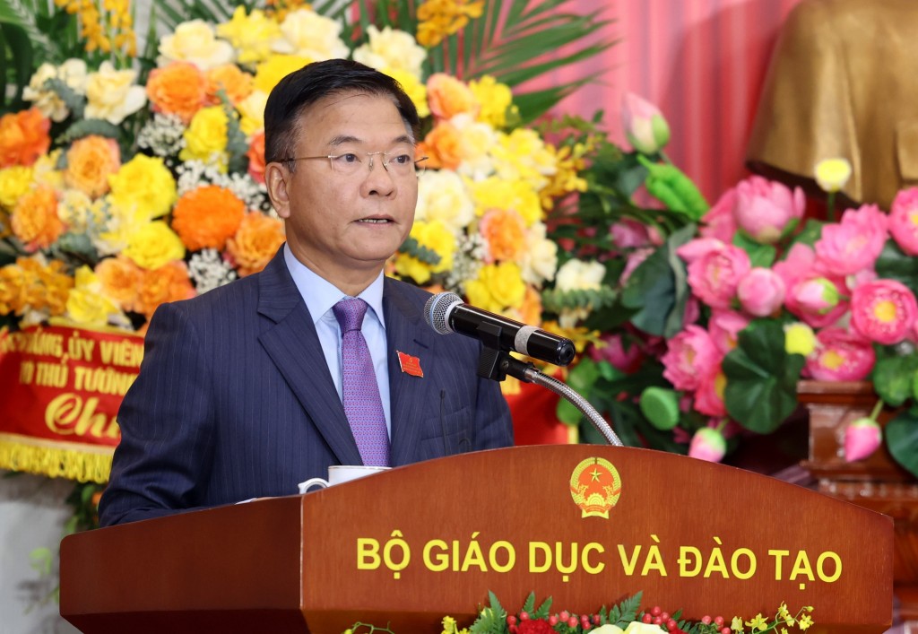Thay mặt Đảng ủy Chính phủ, Phó Thủ tướng Lê Thành Long nhiệt liệt chúc mừng, biểu dương sự nỗ lực, những thành tích mà Đảng bộ Bộ Giáo dục và Đào tạo và toàn ngành giáo dục đã đạt được trong nhiệm kỳ 2020-2025, đóng góp quan trọng vào thành tựu chung của cả nước - Ảnh: VGP/Đức Tuân