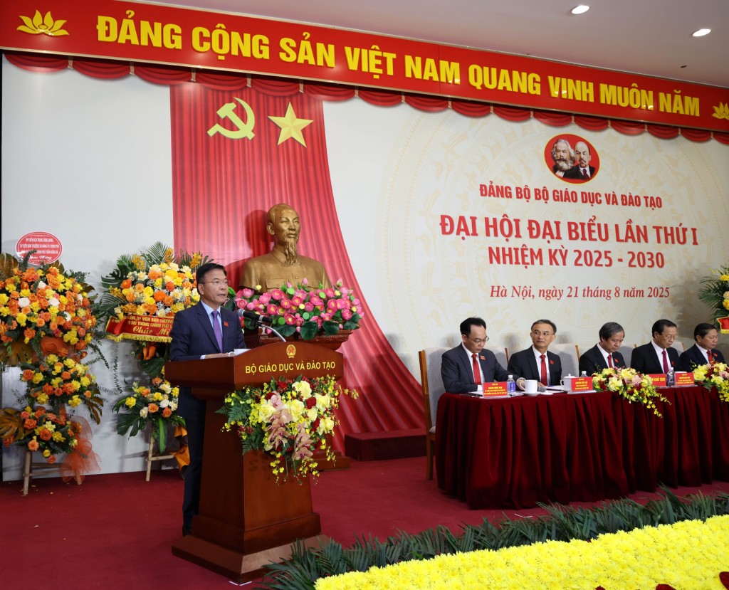 Phó Thủ tướng nhấn mạnh, cần tạo cơ chế, chính sách đặc thù, vượt trội trong phát triển và quản lý giáo dục - Ảnh: VGP/Đức Tuân