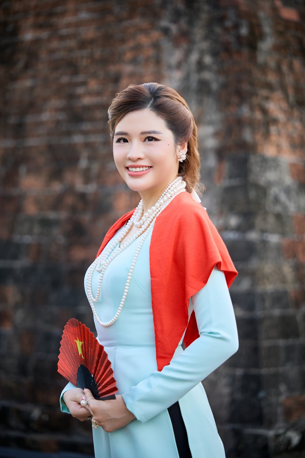 Hoa hậu Phan Hoàng Thu lan tỏa thông điệp về lòng yêu nước